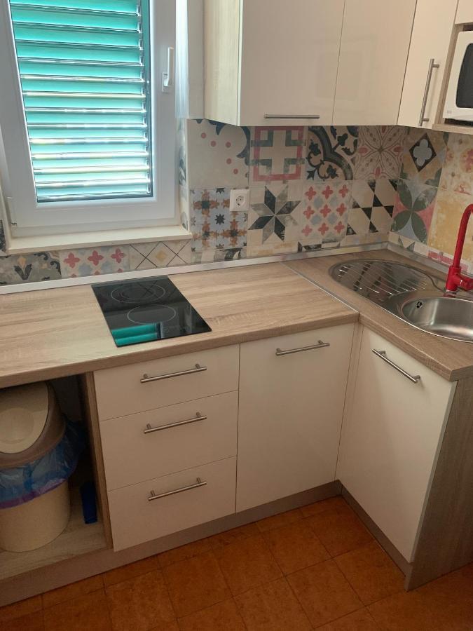 Apartmani Adriatic Ana Novalja Kültér fotó