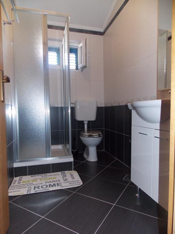 Apartmani Adriatic Ana Novalja Kültér fotó