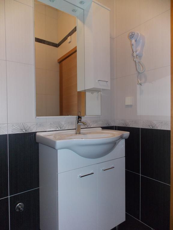 Apartmani Adriatic Ana Novalja Kültér fotó