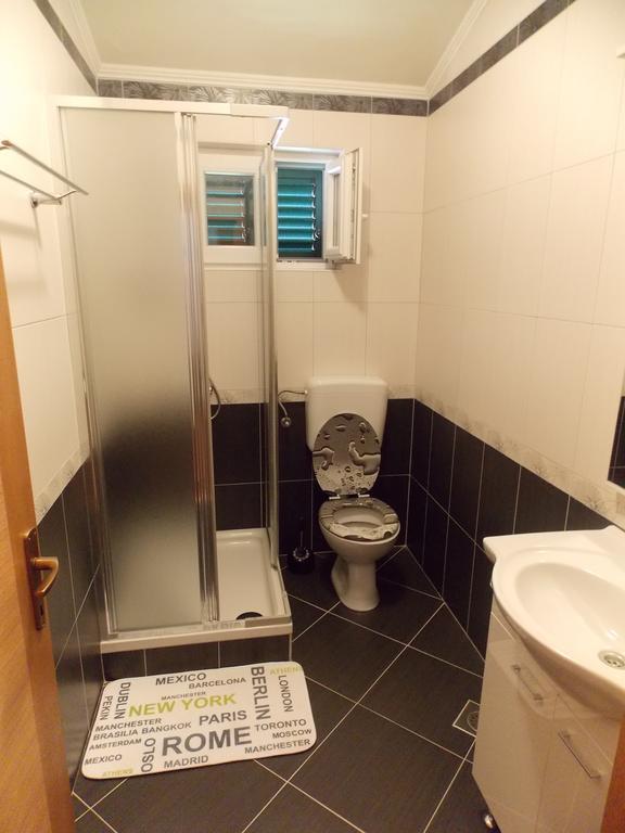 Apartmani Adriatic Ana Novalja Kültér fotó