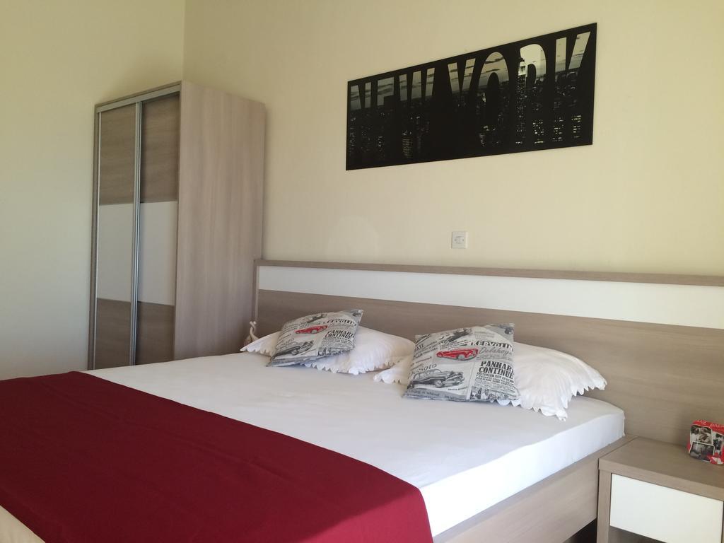 Apartmani Adriatic Ana Novalja Kültér fotó
