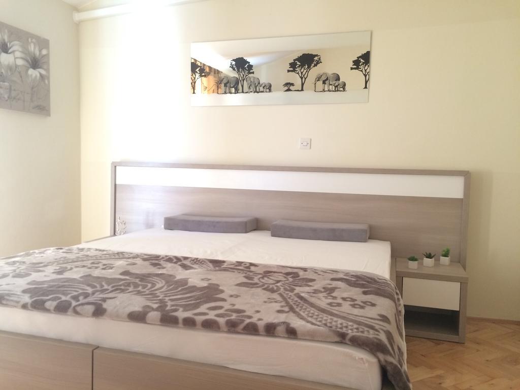 Apartmani Adriatic Ana Novalja Kültér fotó