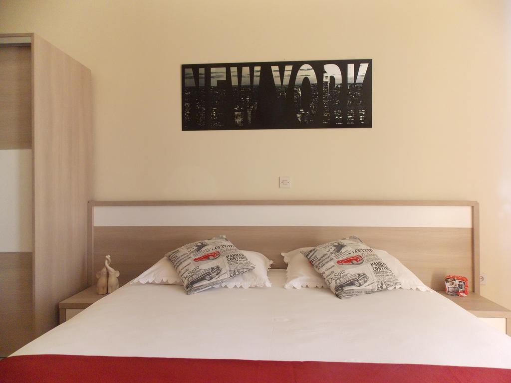 Apartmani Adriatic Ana Novalja Kültér fotó