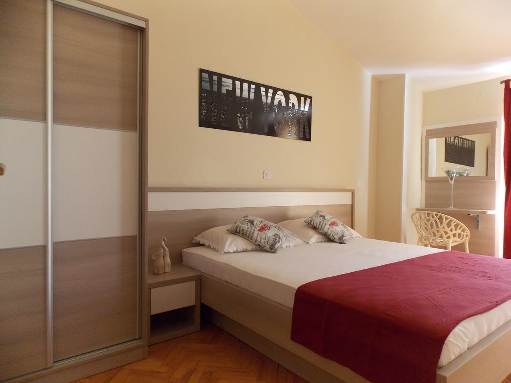 Apartmani Adriatic Ana Novalja Kültér fotó