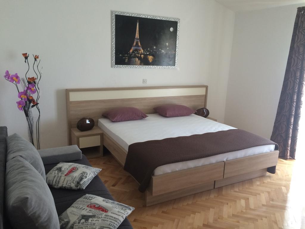 Apartmani Adriatic Ana Novalja Kültér fotó