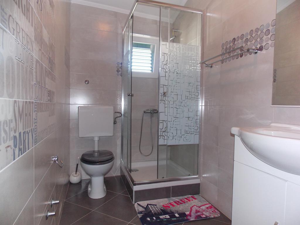 Apartmani Adriatic Ana Novalja Kültér fotó