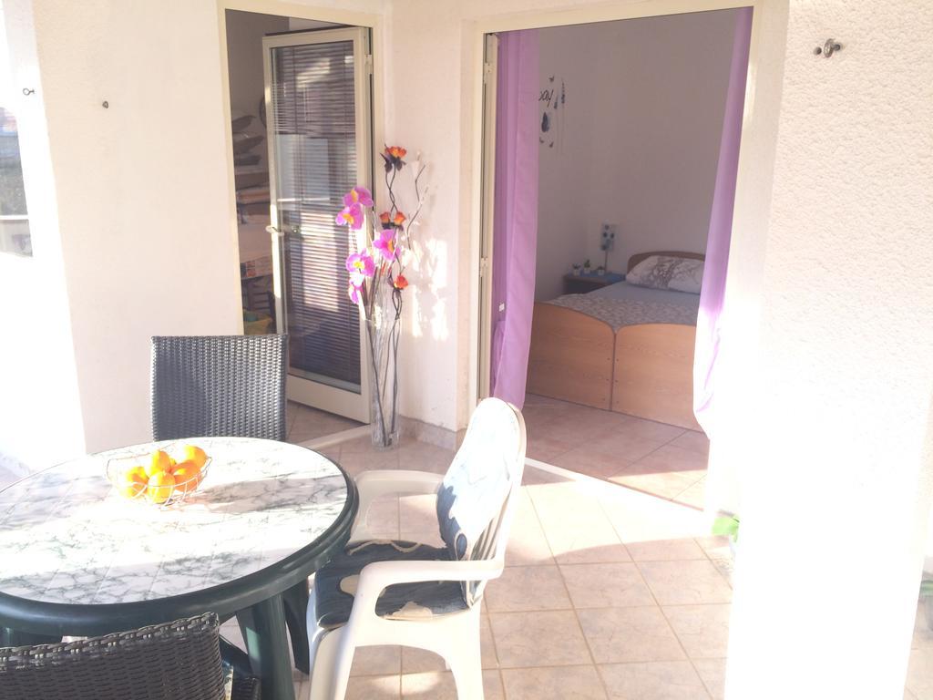 Apartmani Adriatic Ana Novalja Kültér fotó