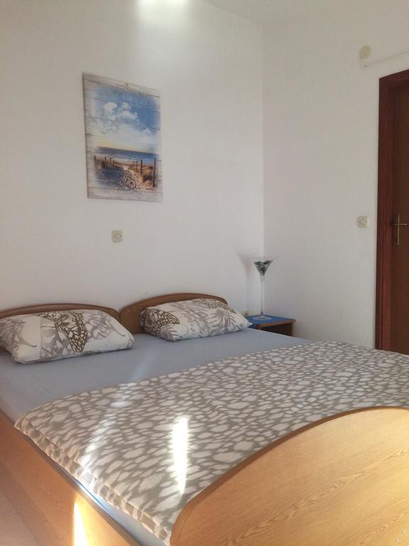 Apartmani Adriatic Ana Novalja Kültér fotó