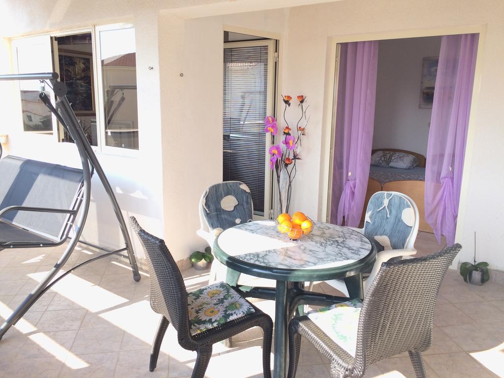 Apartmani Adriatic Ana Novalja Kültér fotó