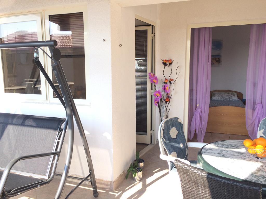 Apartmani Adriatic Ana Novalja Kültér fotó