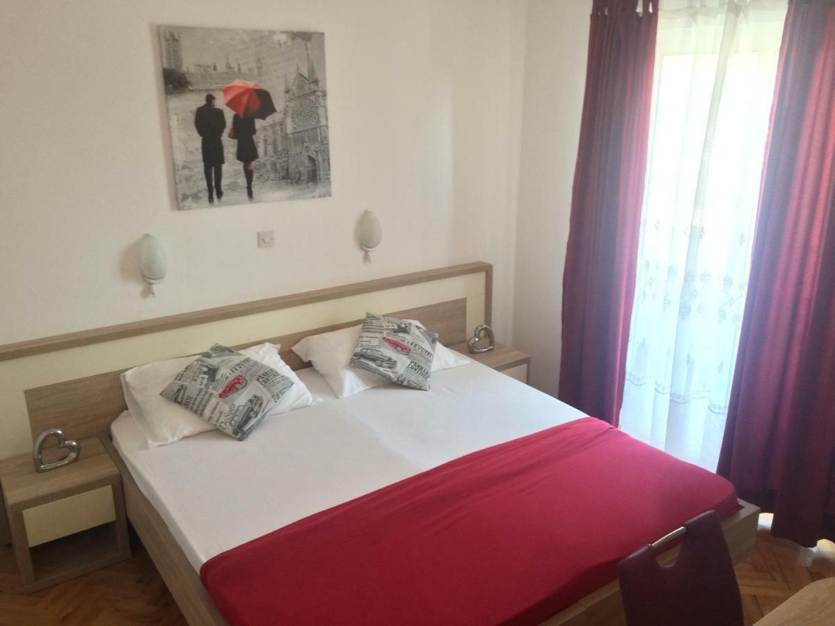 Apartmani Adriatic Ana Novalja Kültér fotó