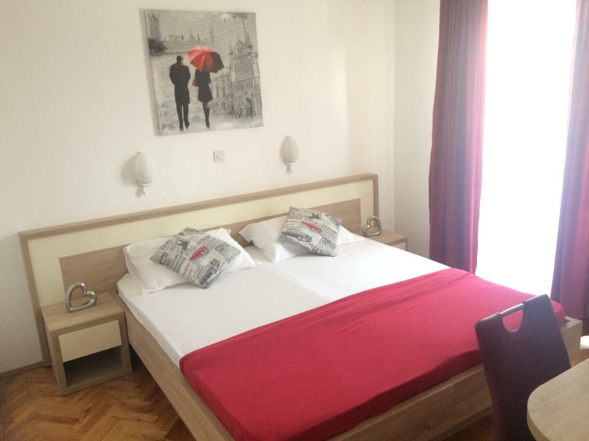 Apartmani Adriatic Ana Novalja Kültér fotó