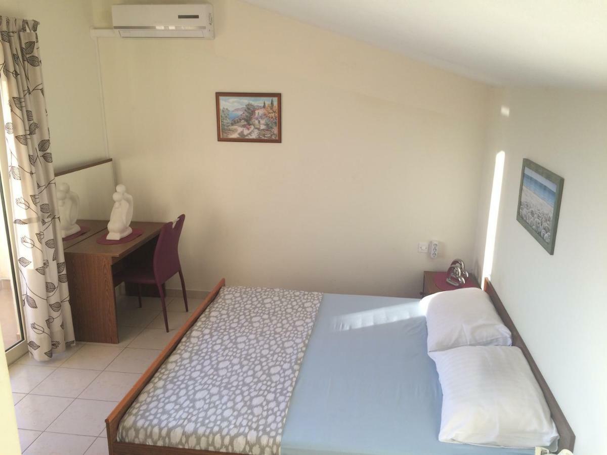Apartmani Adriatic Ana Novalja Kültér fotó